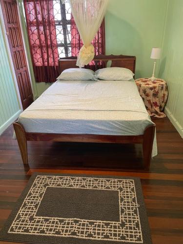 Un ou plusieurs lits dans un hébergement de l'établissement Lyn's Place