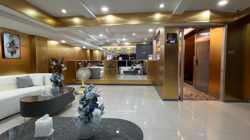 a living room with a couch and a table at Golden Mango home hotel 金芒果之家酒店 in Bangkok