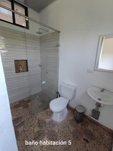 a bathroom with a toilet and a sink at Casa Nueva en Condominio in Girardot
