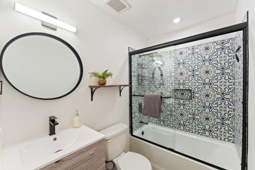 O baie la Cozy Desert Oasis Mins to Park, Hot Tub, Fire Pit