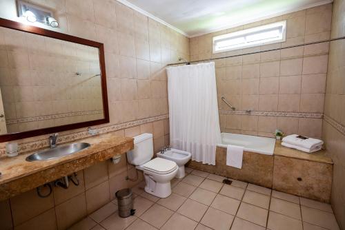Bilik mandi di Posada La Casona
