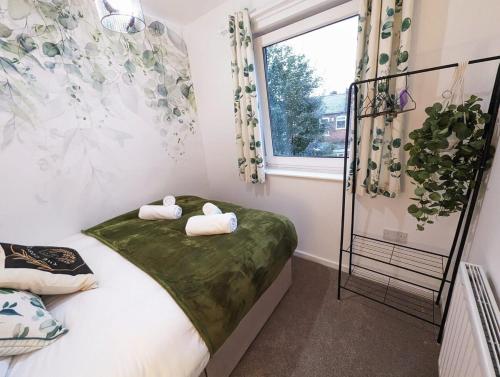 Кровать или кровати в номере Spacious 6 Bedroom House Airport