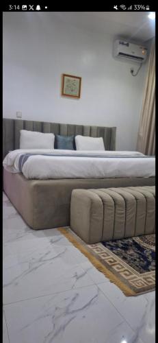 Ένα ή περισσότερα κρεβάτια σε δωμάτιο στο MAXI Villa intercontinental hotel Nsukka