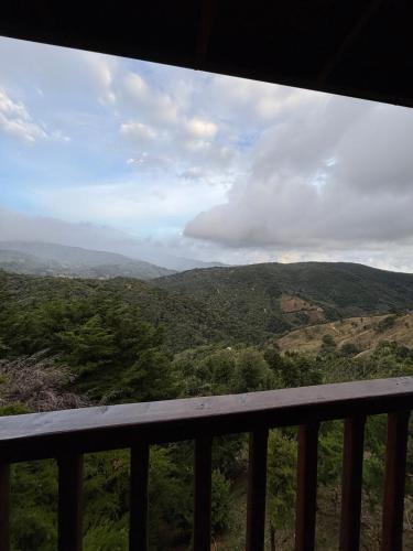 a view of the mountains from a balcony at Cabaña Mirador Viggo in San Marcos