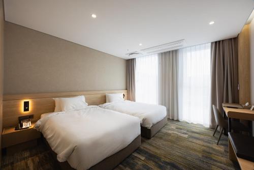 Postel nebo postele na pokoji v ubytování Wellpark Hotel Gochang