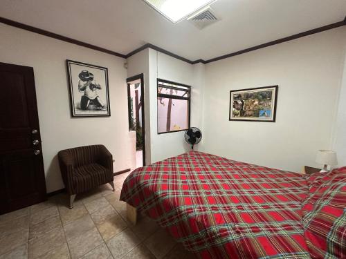 Кровать или кровати в номере Sofia Apartments in Escalante, San Jose Center