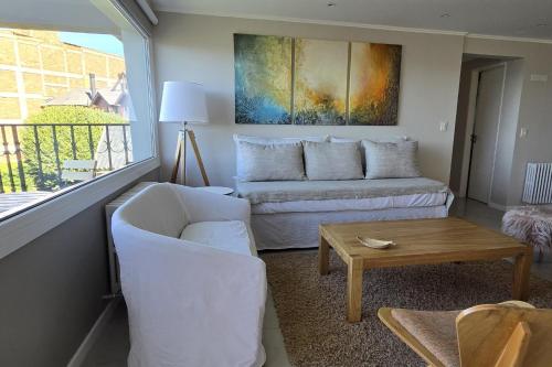Departamento completo en San Carlos de Bariloche, Argentinaにあるシーティングエリア