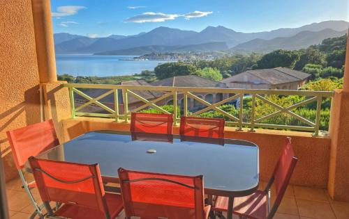 Charmant T3 avec Terrasse et Vue Panoramique sur le Golfe de Saint-Florent, à 300m de la plage de la Roya