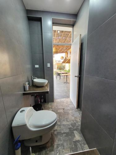 Ένα μπάνιο στο Casa de Campo en Trujillo