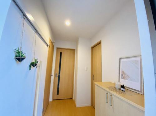 a room with a hallway with a door and a table at Bliss金池 in Oita