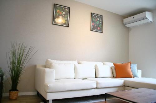 Ruang duduk di Casa Stella 21 by Liaison