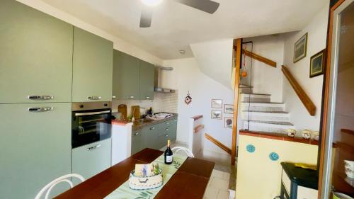 Galeriebild der Unterkunft Casa Vacanza Sottotorre, Relax Totale a Due Passi dalla Spiaggia in Calasetta