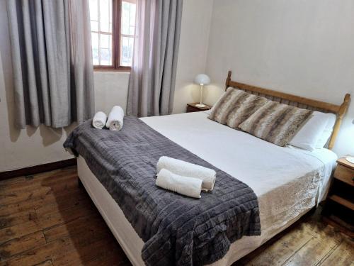 Ein Bett oder Betten in einem Zimmer der Unterkunft Red Stone Hills