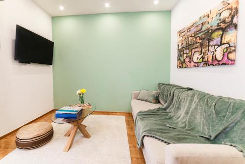 Mary's Haven Apt near metro station and Acropolis