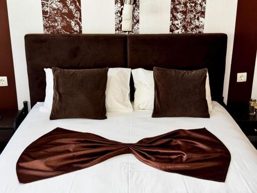 a large bed with a brown dress on it at ''Studios Anna'' in Léntas