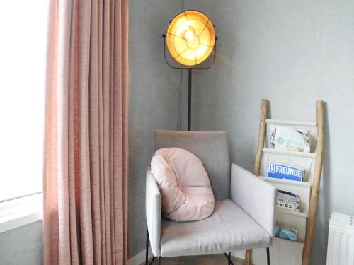 Ruang duduk di Holiday Home near IJsselmeer Lake