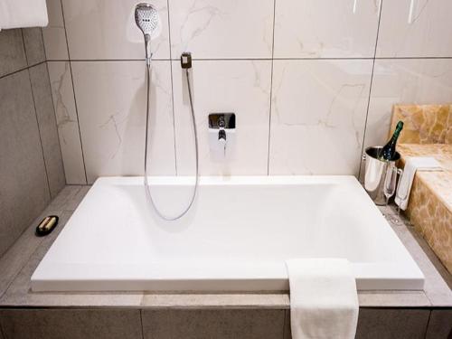 Un baño de Hotel 2 Fevrier, Lomé