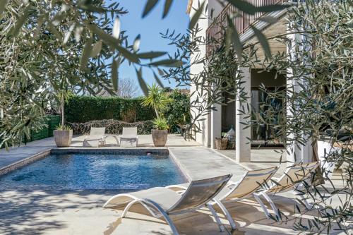 Fotografie z fotogalerie ubytování Lujosa casa con piscina zona Golf v destinaci Peralada