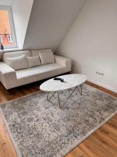 a living room with a couch and a coffee table at Altstadtviertel Würzburg in Würzburg