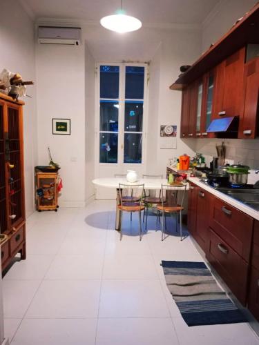 Private room by an Italian family - A unique experience close to Colosseum, the Roman Forum and Basilica Saint Mary Major