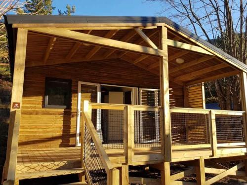 Budova, kde se kemp nachází