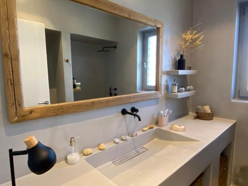 Ένα μπάνιο στο Clepsydra Residence