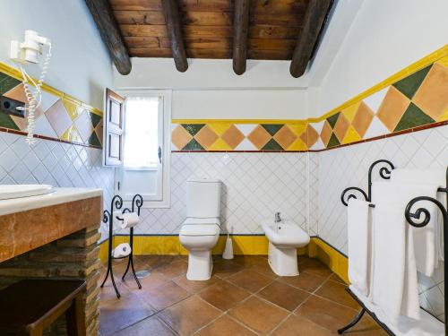 Koupelna v ubytování Cubo's Hotel Cortijo San Antonio Caminito del Rey