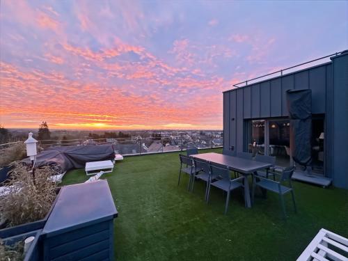 Photo de la galerie de l'établissement Luxurious rooftop - 10mins from Rennes, à Noyal-sur-Vilaine