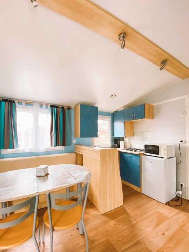 Una cocina o cocineta en Camping 3 étoiles - Piscine - ccbbbf0