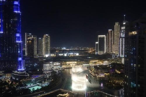 2BR with Iconic Burj and Dubai Fountain Views