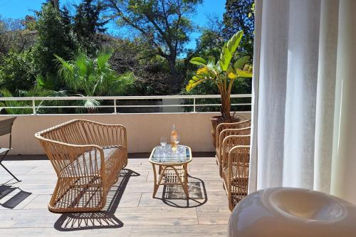 Bright and Stylish in City Center 2 Bedrooms photo 2