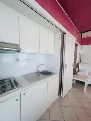 Η κουζίνα ή μικρή κουζίνα στο Villetta Trieste-Flexrent Immobiliare Abissinia