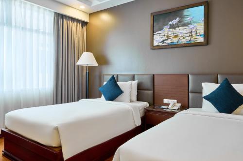 Postel nebo postele na pokoji v ubytování Kin Hotel Thi Sach