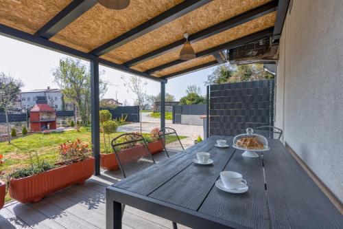 Apartment Petricija with Garden