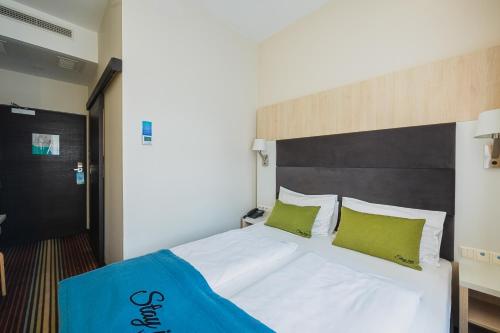 Ένα ή περισσότερα κρεβάτια σε δωμάτιο στο Stay inn Hotel Gdańsk