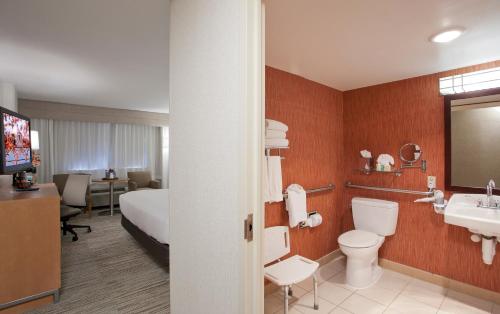 a bathroom with a toilet, sink, and bathtub at Holiday Inn Washington-Central/White House, an IHG Hotel in Washington, D.C.