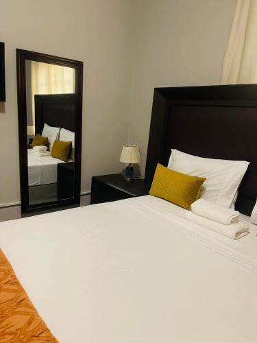 Кровать или кровати в номере Palm Inn Boutique Palapye