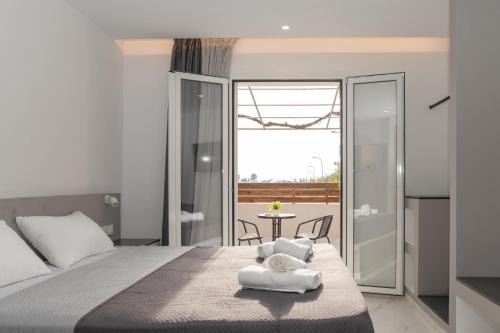 a bedroom with a bed and a table with chairs at Filoxenia cozynest in Marmari