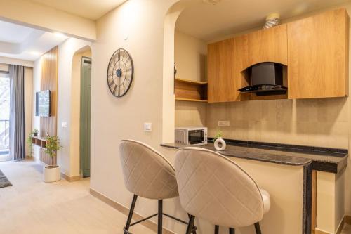 Η κουζίνα ή μικρή κουζίνα στο Housr 1 BHK Apartment Sector 42 Gurgaon Near Two Horizon Centre