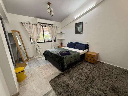 Katil atau katil-katil dalam bilik di Blue Heaven- Lonavala 2 Bhk with private pool!