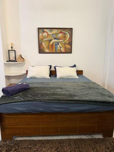 Katil atau katil-katil dalam bilik di Blue Heaven- Lonavala 2 Bhk with private pool!
