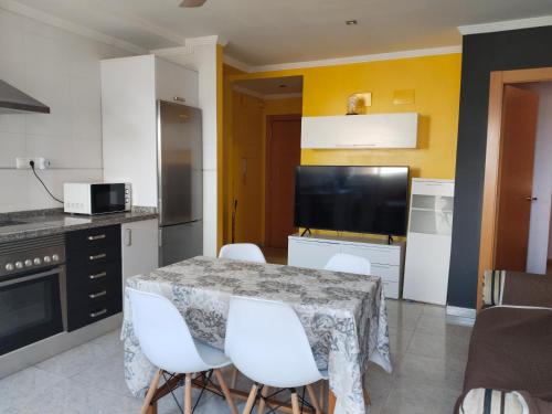 Kuchyň nebo kuchyňský kout v ubytování apartamento Daimuz playa