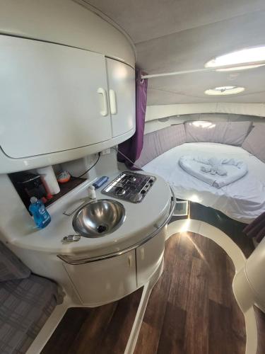 Photo de la galerie de l'établissement Refuge Marin - Twins Boat, à Mandelieu-la-Napoule