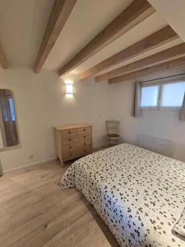 Ένα ή περισσότερα κρεβάτια σε δωμάτιο στο Maisonnette Cosy