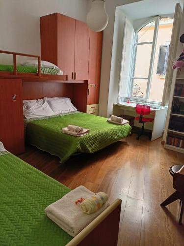 Private room by an Italian family - A unique experience close to Colosseum, the Roman Forum and Basilica Saint Mary Major