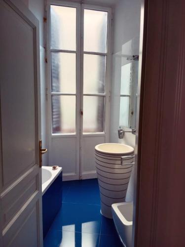 Private room by an Italian family - A unique experience close to Colosseum, the Roman Forum and Basilica Saint Mary Major