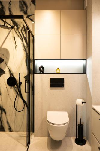 a bathroom with a toilet and a shower at Lake Bliss in Szczecinek