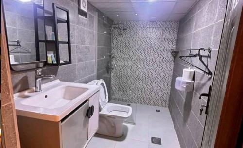 a bathroom with a sink and a toilet at Rum gate camp Fares in Disah