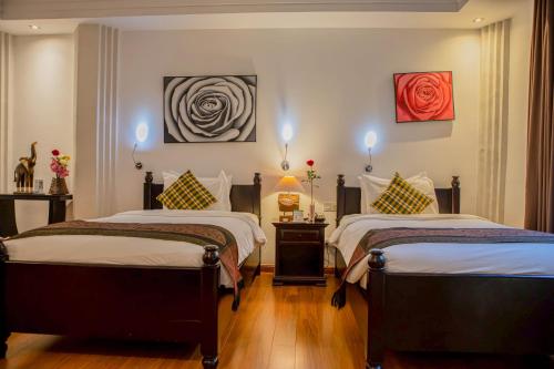 Ένα ή περισσότερα κρεβάτια σε δωμάτιο στο La Rose Suites