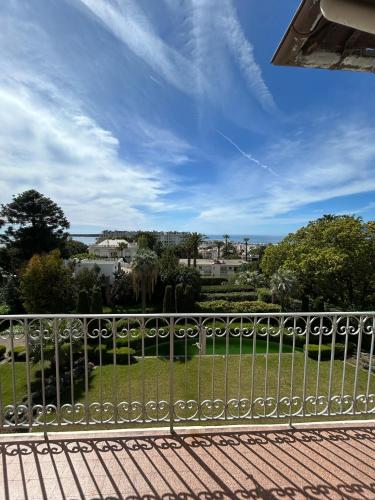 CANNES Vue Mer & Balcon dans Villa Exceptionnelle Belle Époque la Californie